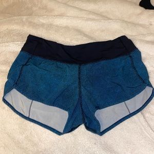 LULULEMON SPEED UP SHORTS 4 ( VERY RARE)